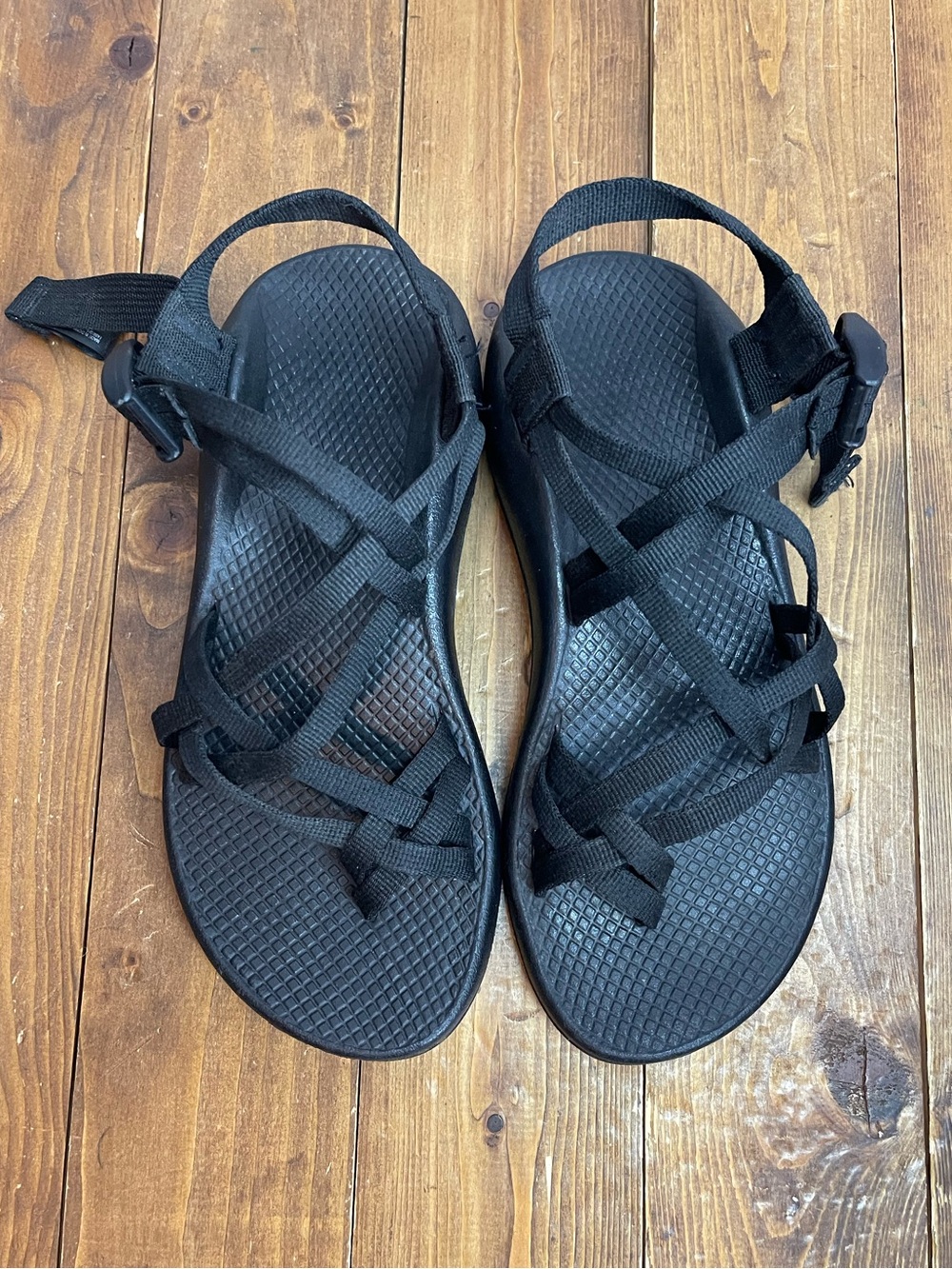 Chaco Womens size 8 ZX/2 classic black sandals